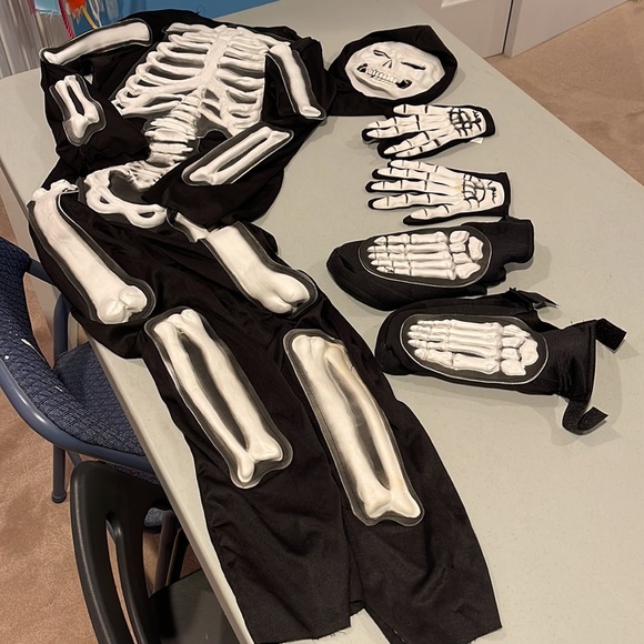 Skeleton Halloween costume for kids. - Picture 1 of 7